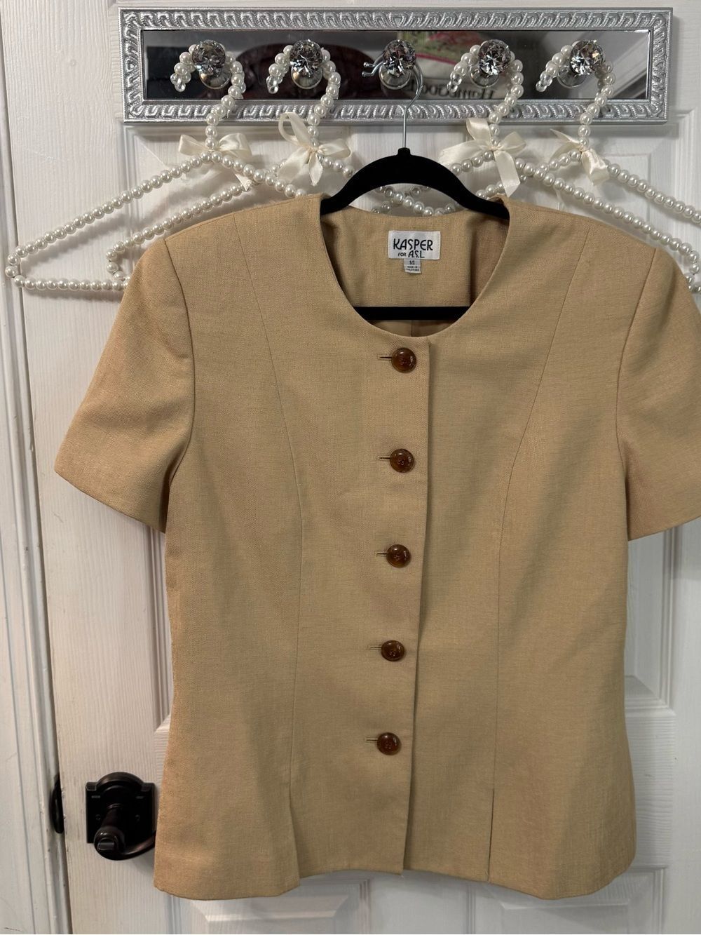Kasper Short-Sleeve Button Front Jacket in Tan